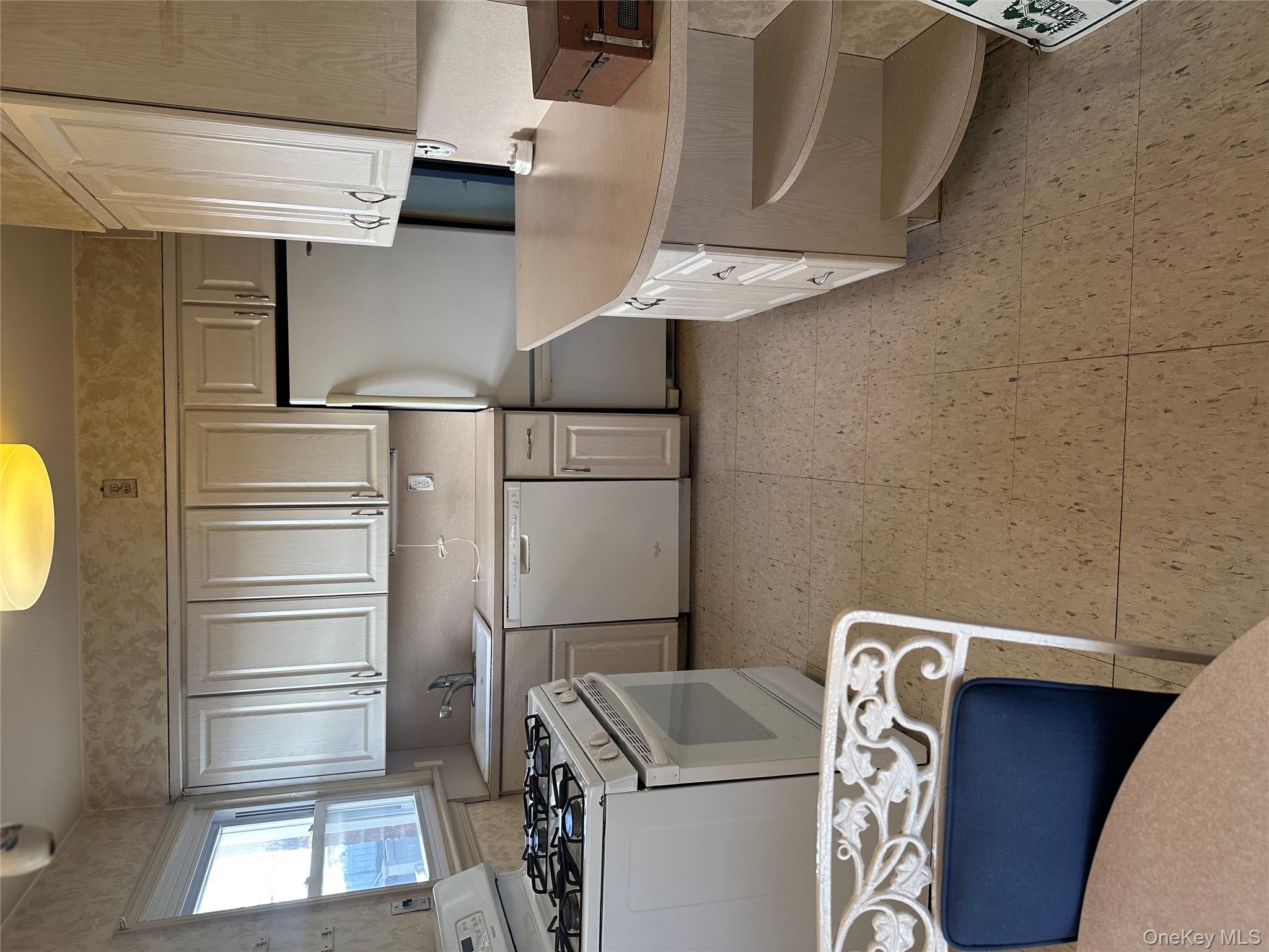 #4 photo, 8125 258th Street, Floral Park , NY 11004