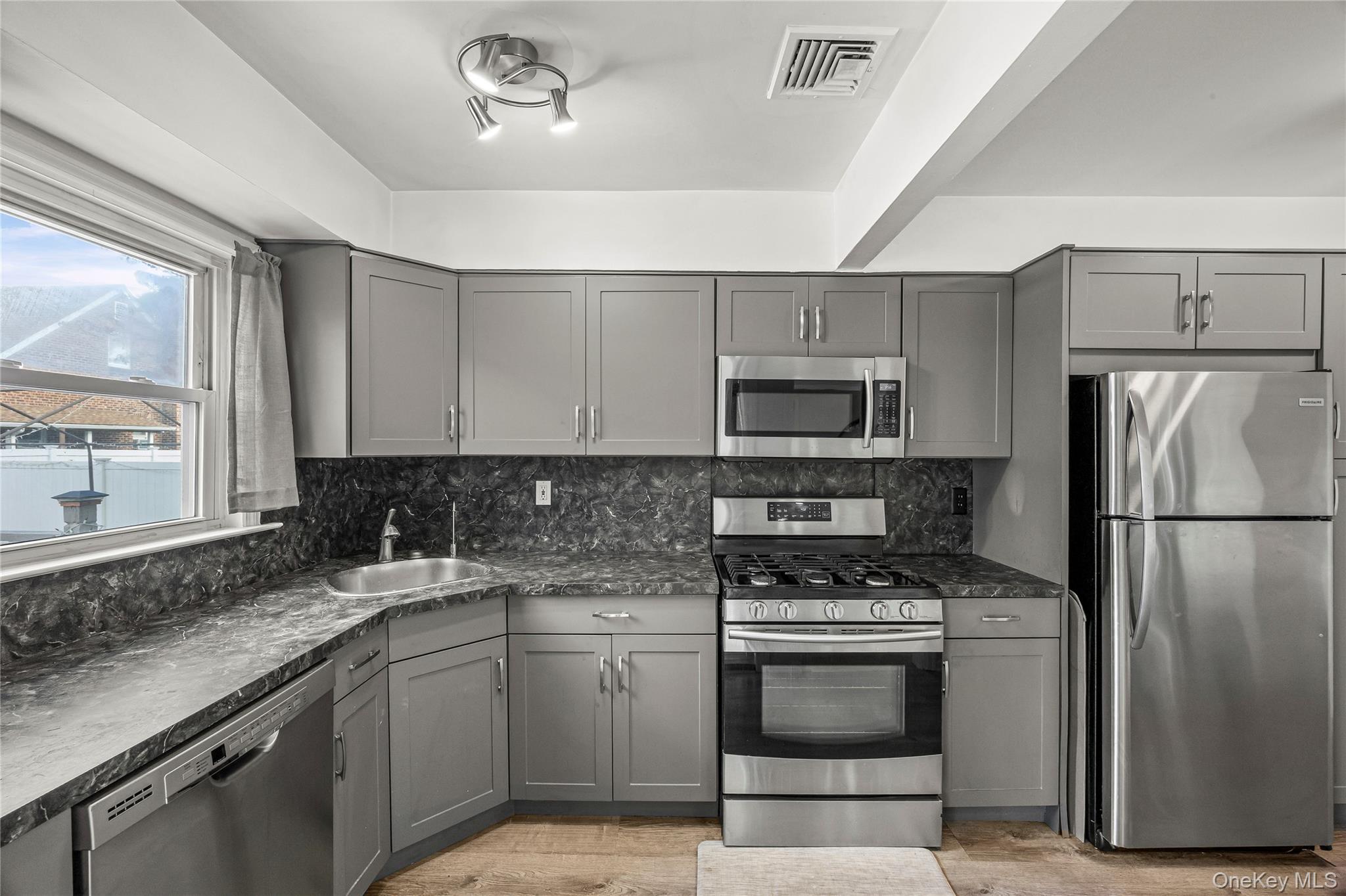 #6 photo, 187 Kennedy Avenue, ナッソー郡 Hempstead , NY 11550