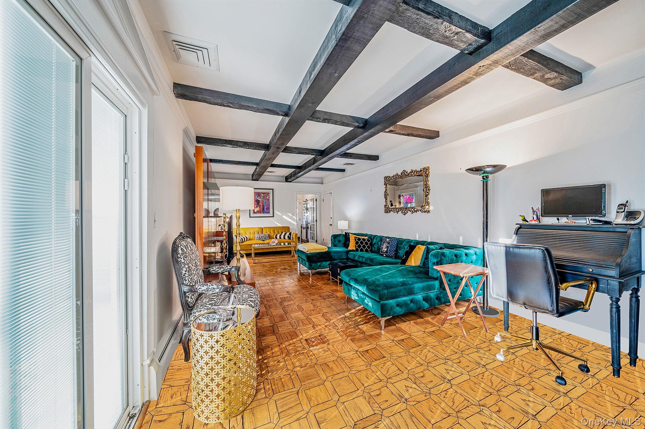 #10 photo, 28 Winfield Davis Drive, サフォーク郡 Coram , NY 11727