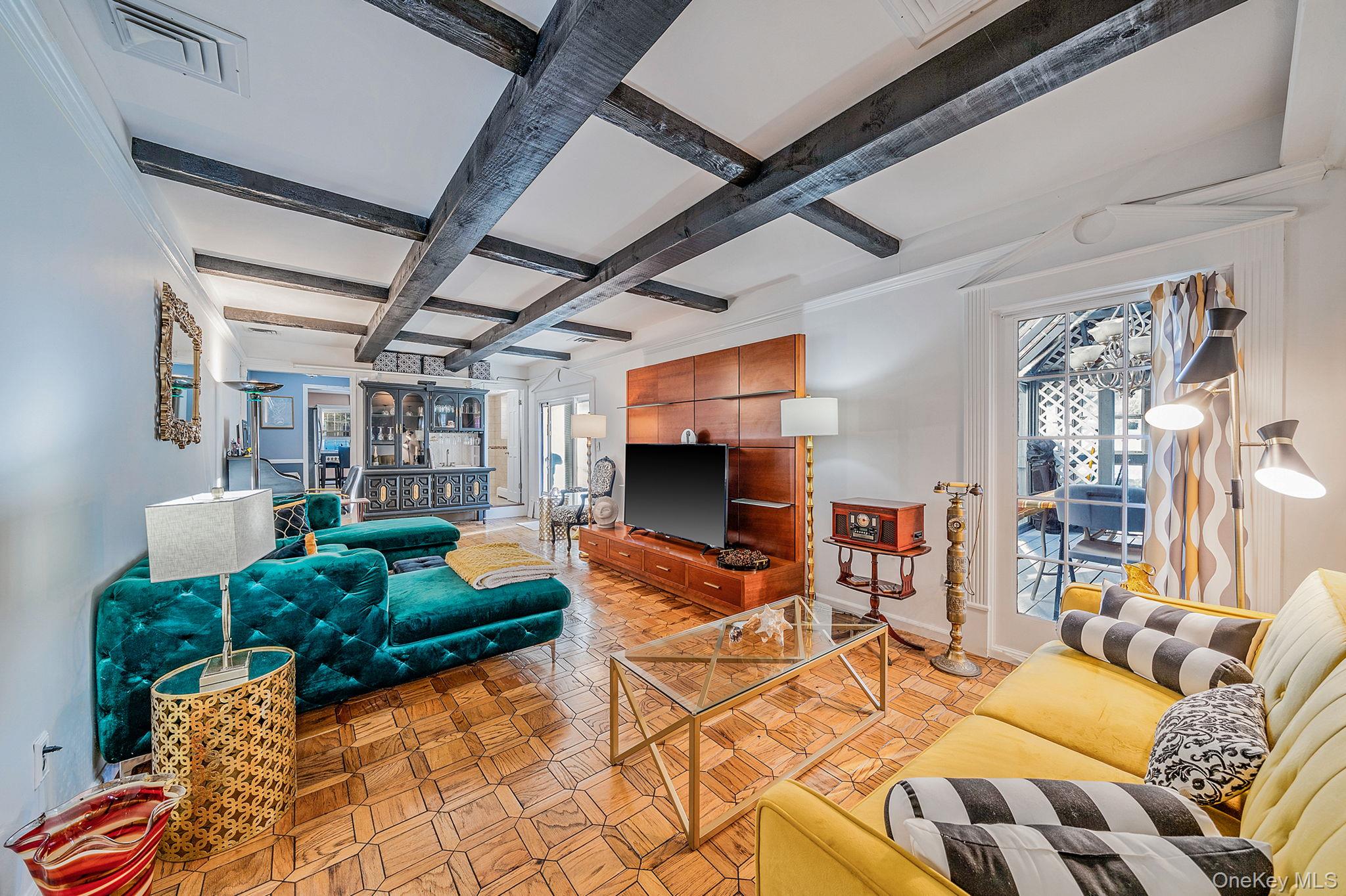 #11 photo, 28 Winfield Davis Drive, サフォーク郡 Coram , NY 11727