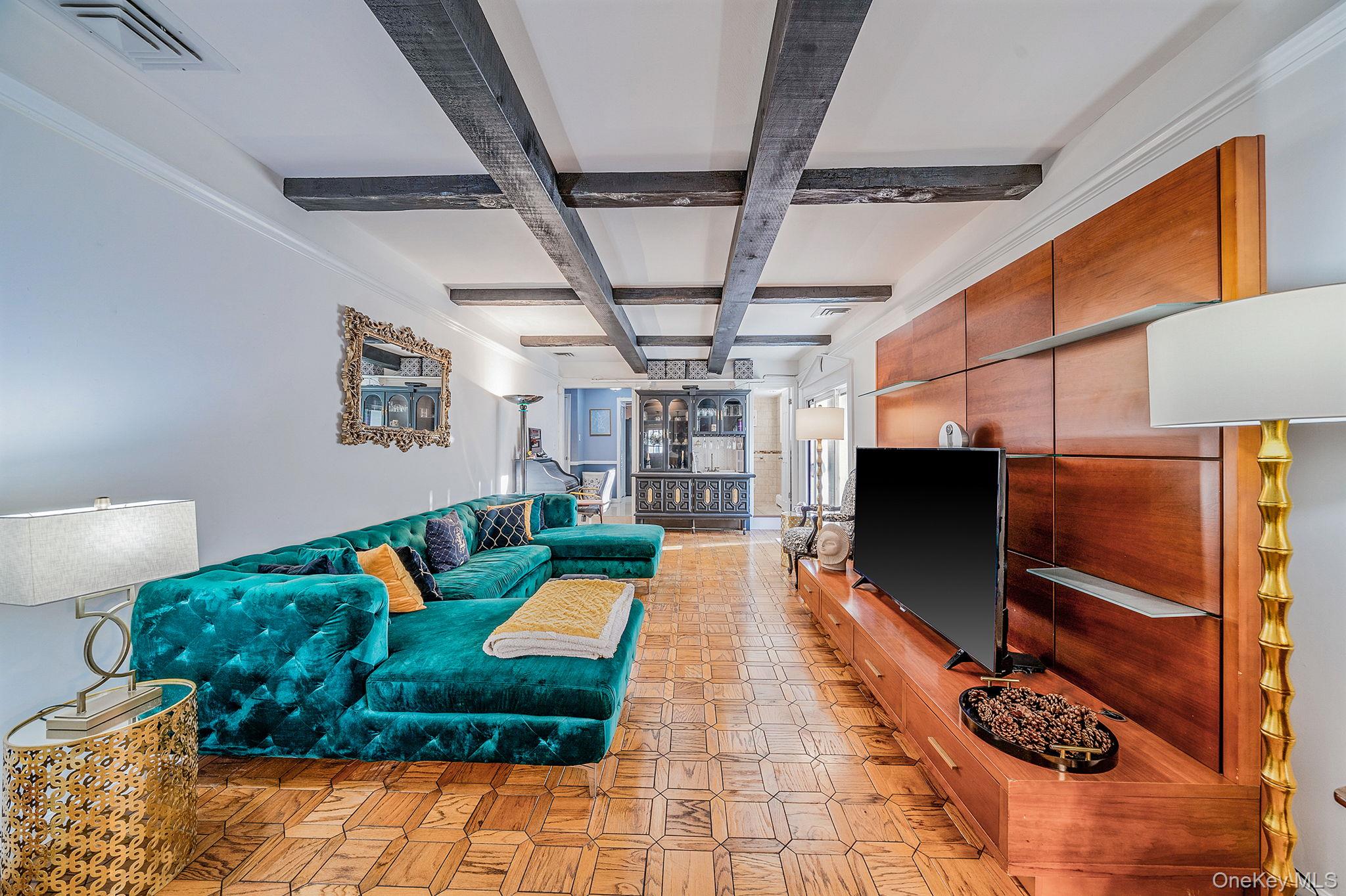 #12 photo, 28 Winfield Davis Drive, サフォーク郡 Coram , NY 11727