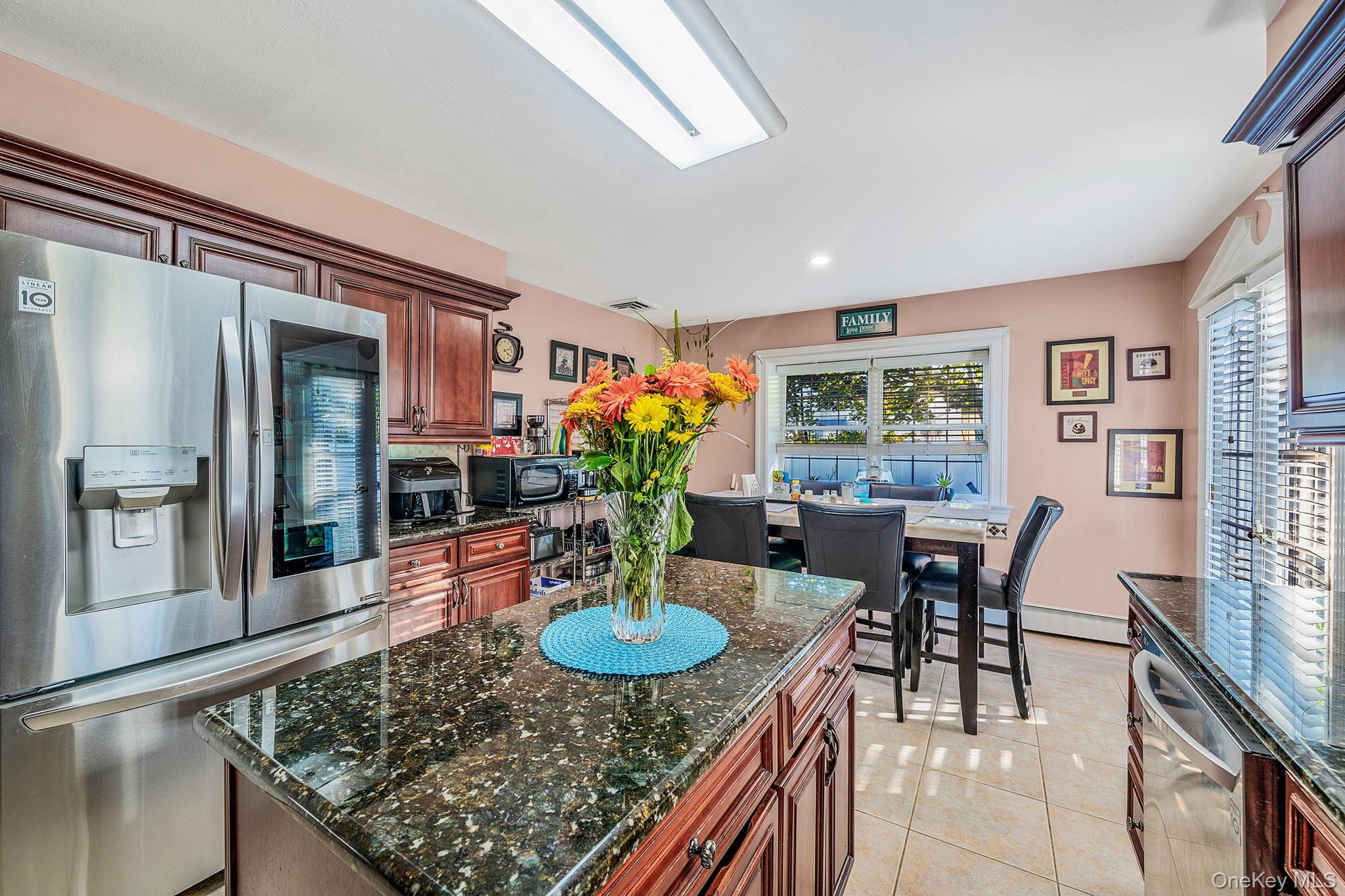 #15 photo, 28 Winfield Davis Drive, サフォーク郡 Coram , NY 11727