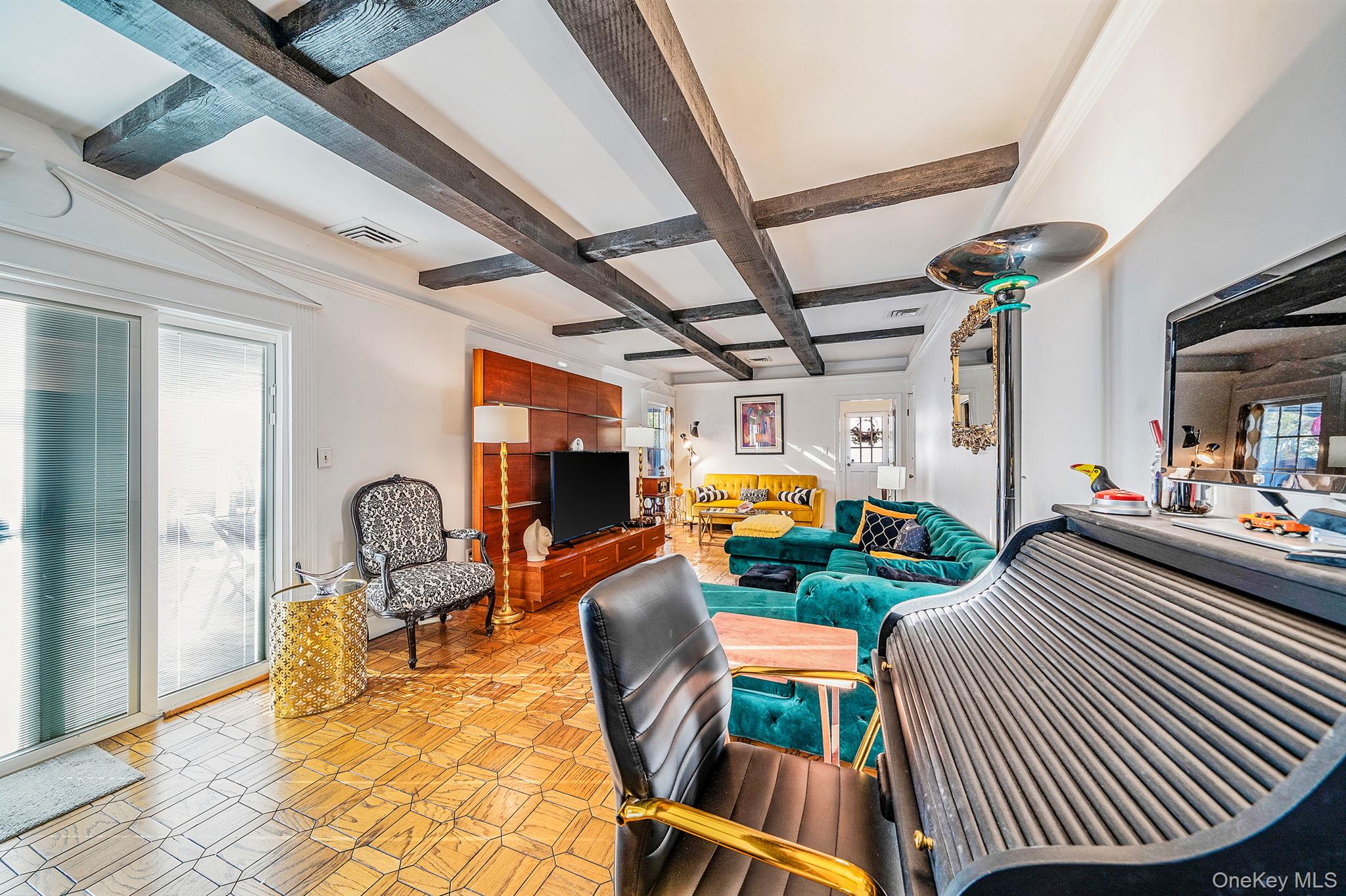 #9 photo, 28 Winfield Davis Drive, サフォーク郡 Coram , NY 11727