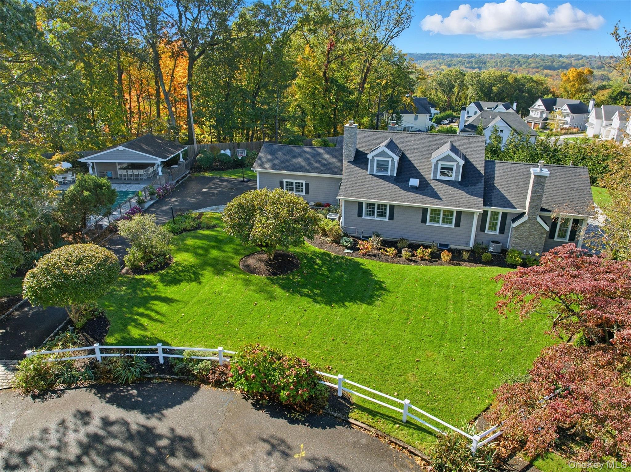 #1 photo, 17 Winchester Lane, Huntington , NY 11743