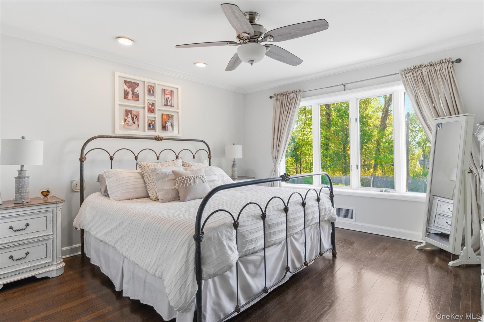 #14 photo, 17 Winchester Lane, Huntington , NY 11743