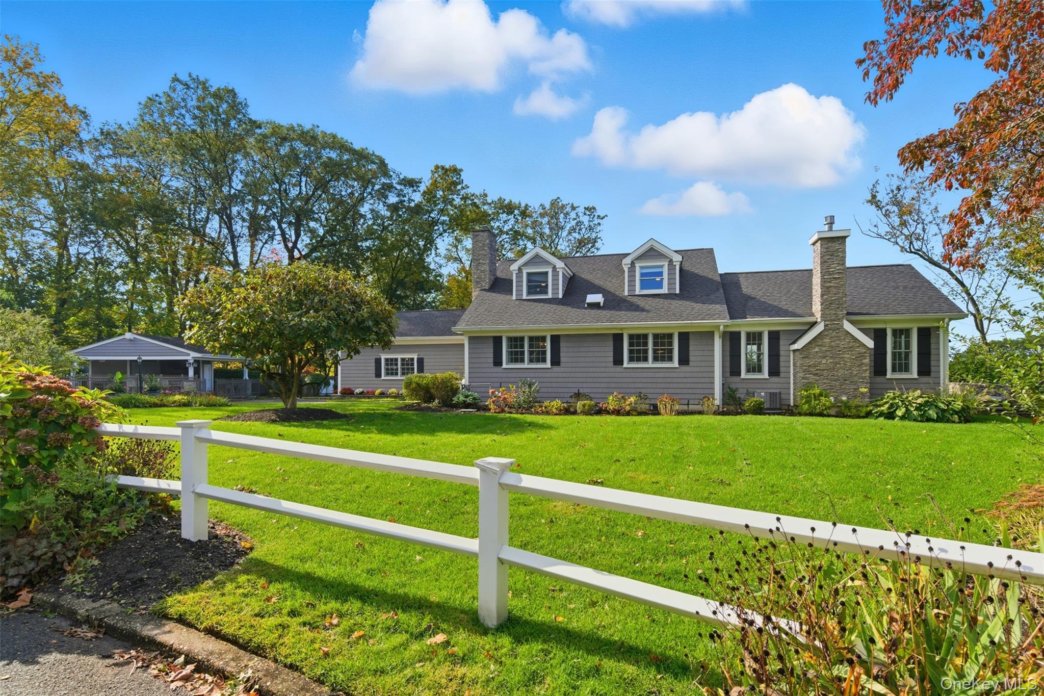 #2 photo, 17 Winchester Lane, Huntington , NY 11743