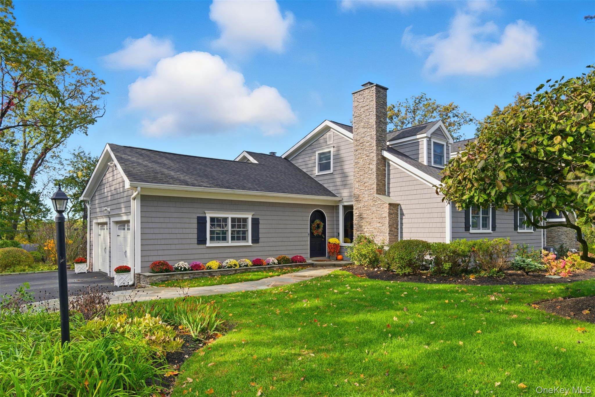 #3 photo, 17 Winchester Lane, Huntington , NY 11743