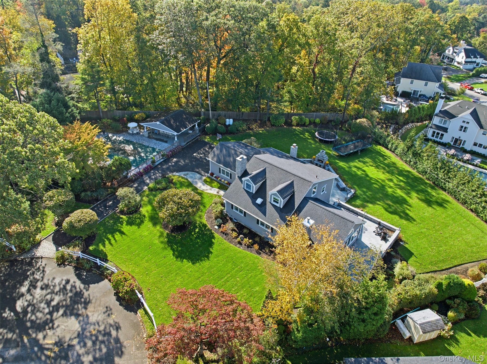 #4 photo, 17 Winchester Lane, Huntington , NY 11743