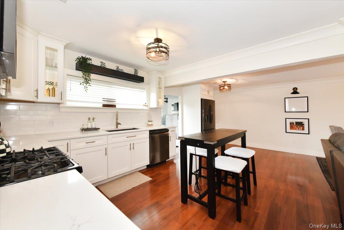 #12 photo, 321 Brendan Avenue, Massapequa , NY 11758