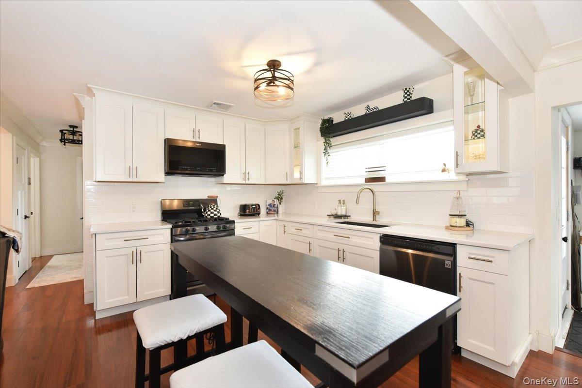 #14 photo, 321 Brendan Avenue, Massapequa , NY 11758