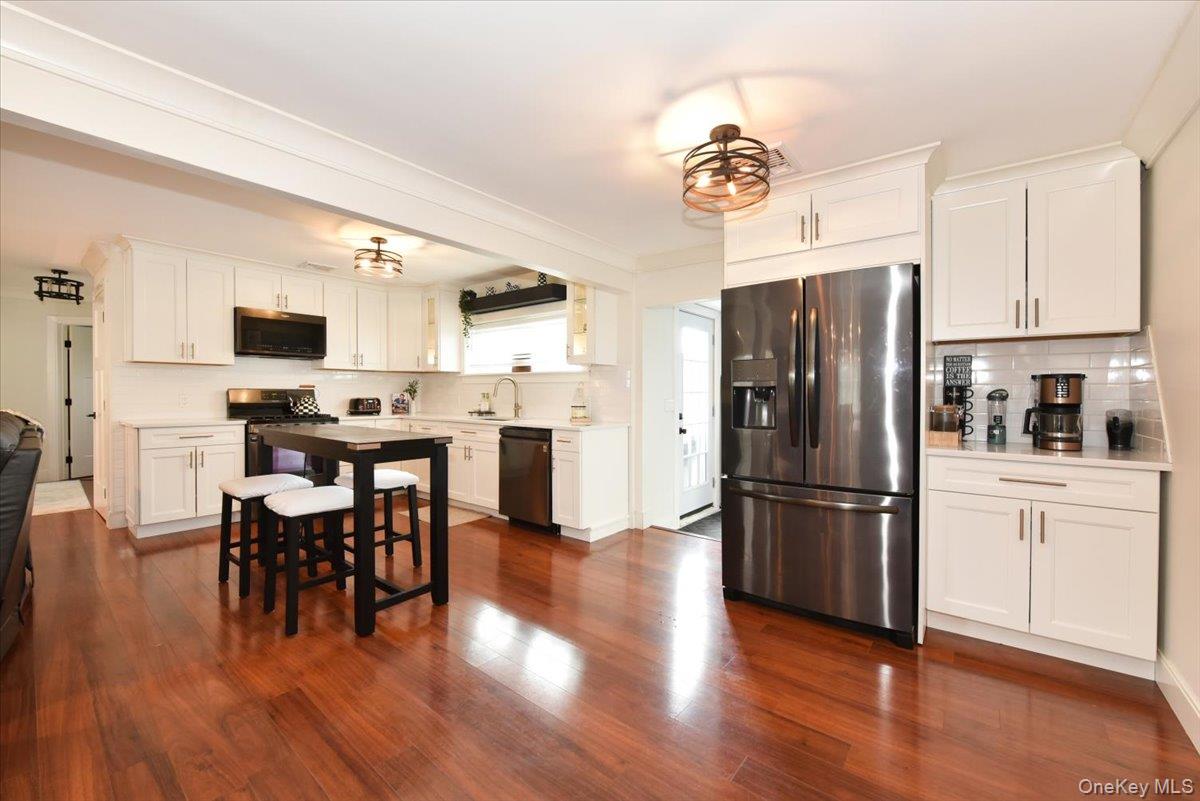 #15 photo, 321 Brendan Avenue, Massapequa , NY 11758