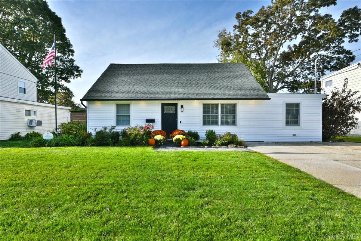 #2 photo, 321 Brendan Avenue, Massapequa , NY 11758