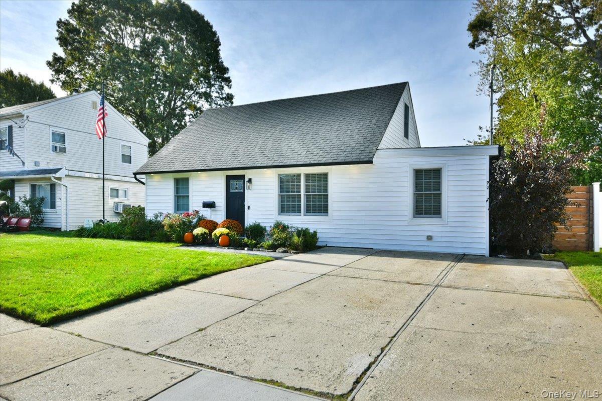 #4 photo, 321 Brendan Avenue, Massapequa , NY 11758