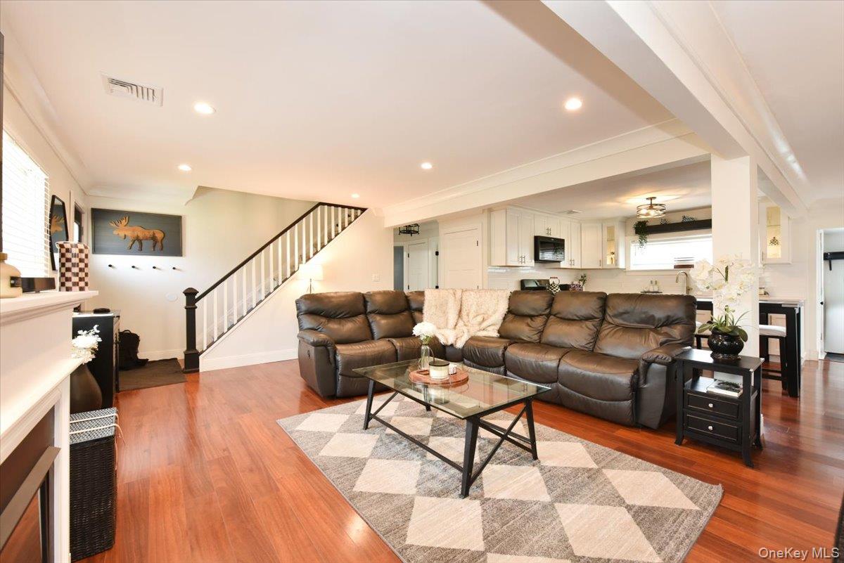 #5 photo, 321 Brendan Avenue, Massapequa , NY 11758