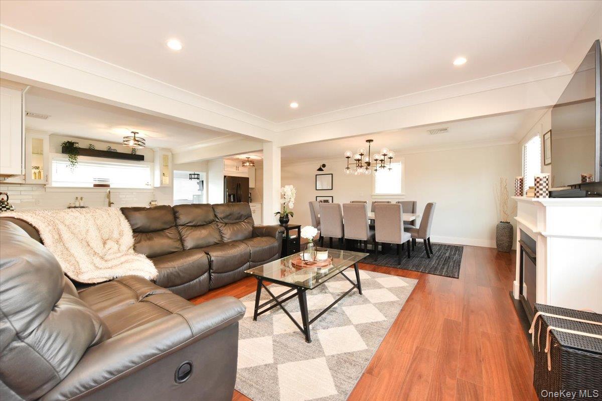 #6 photo, 321 Brendan Avenue, Massapequa , NY 11758