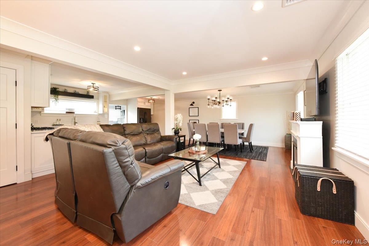 #7 photo, 321 Brendan Avenue, Massapequa , NY 11758