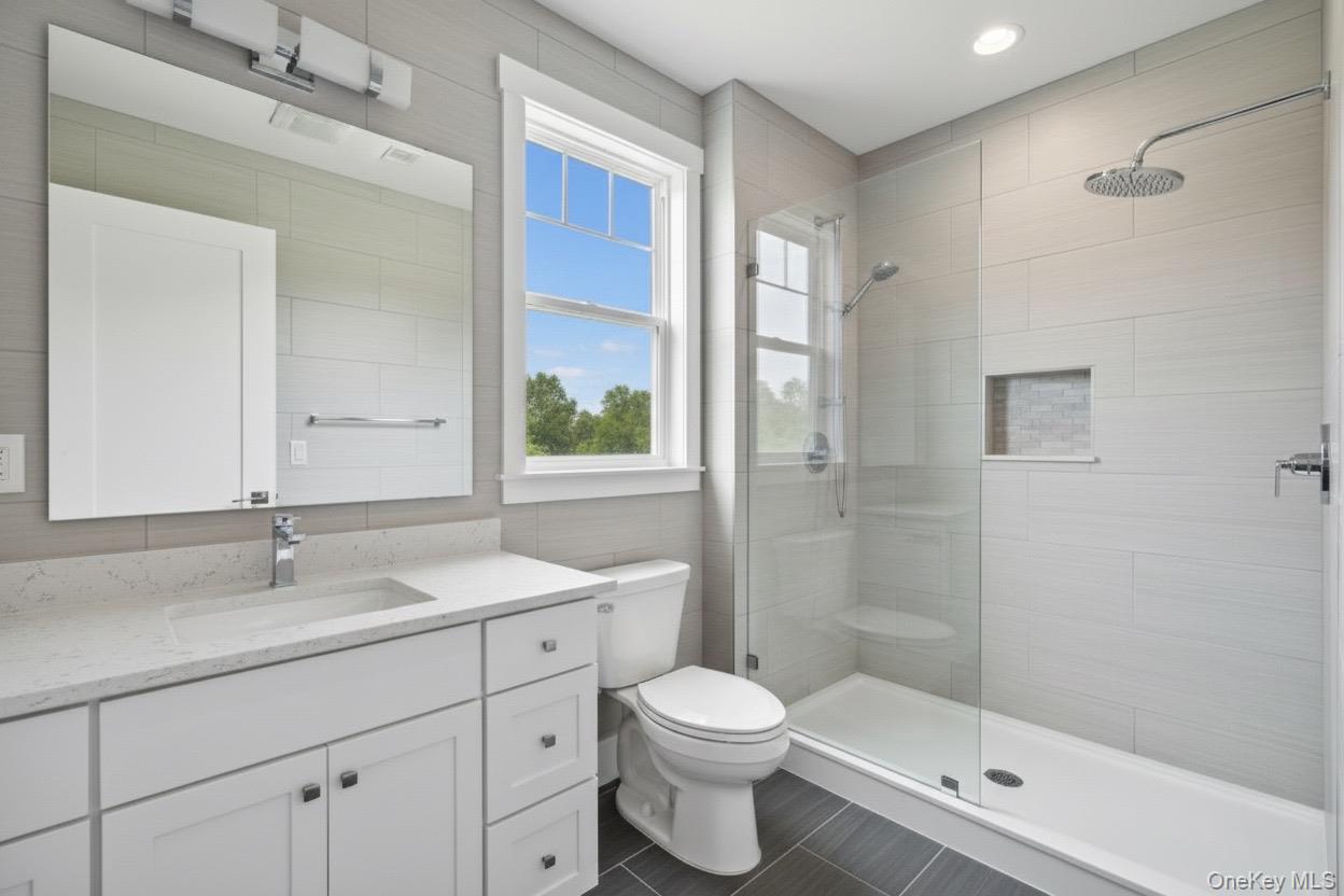 #13 photo, 35 Evergreen Avenue, サフォーク郡 Port Jefferson Station , NY 11776