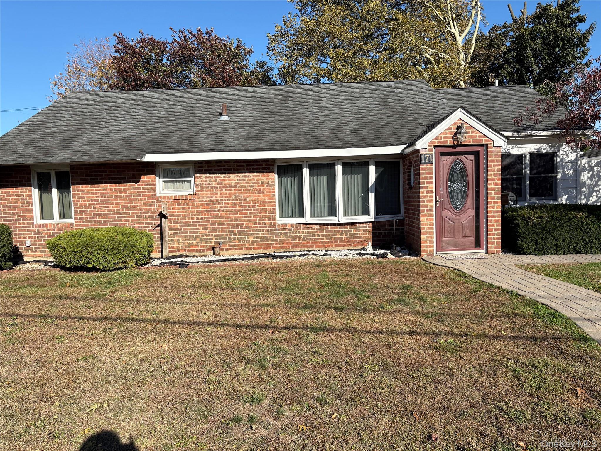 #1 photo, 171 Division Avenue, हिक्सविले Hicksville , NY 11801