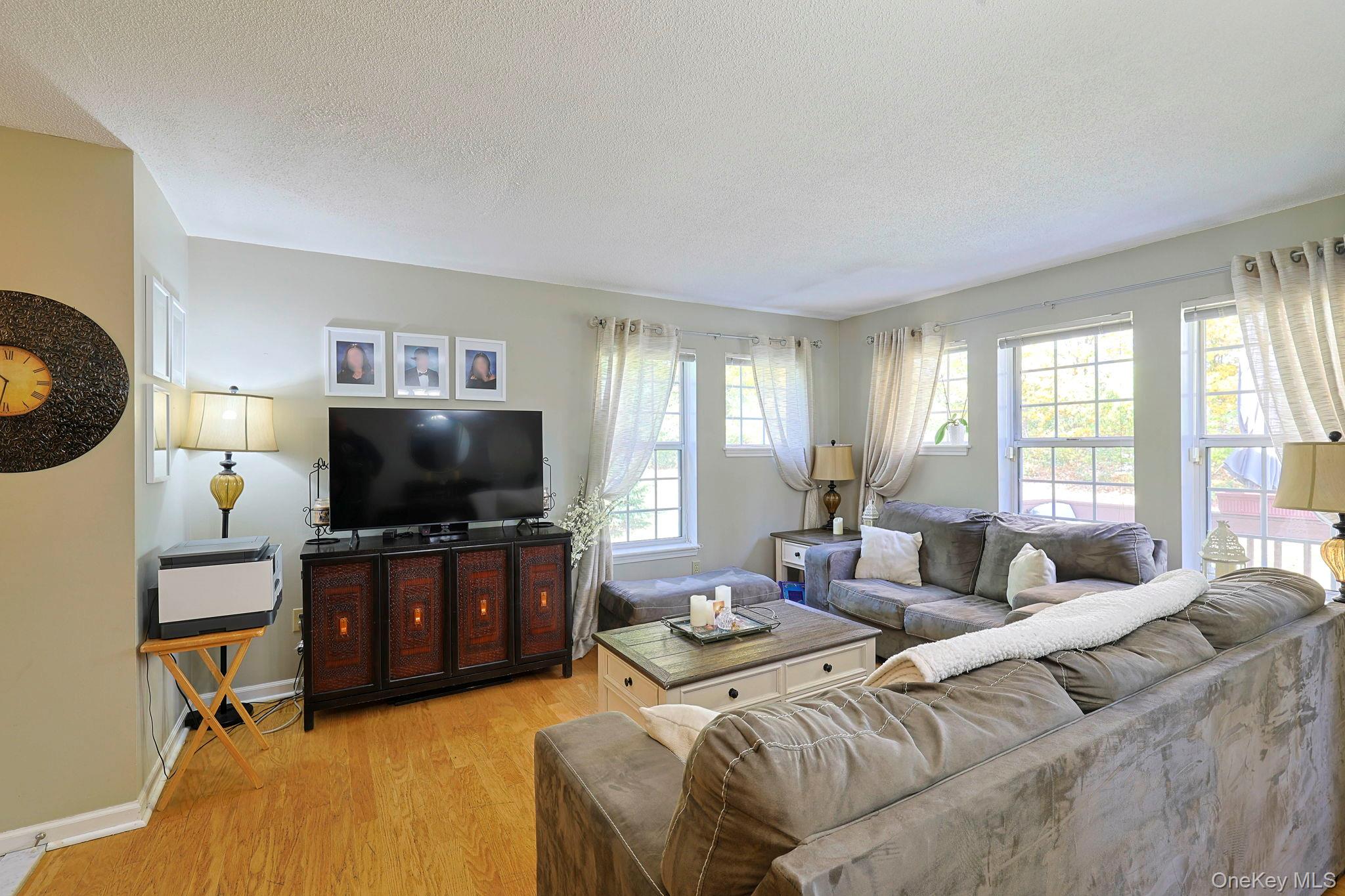 #6 photo, 209 Crestwood Court, Fishkill , NY 12524