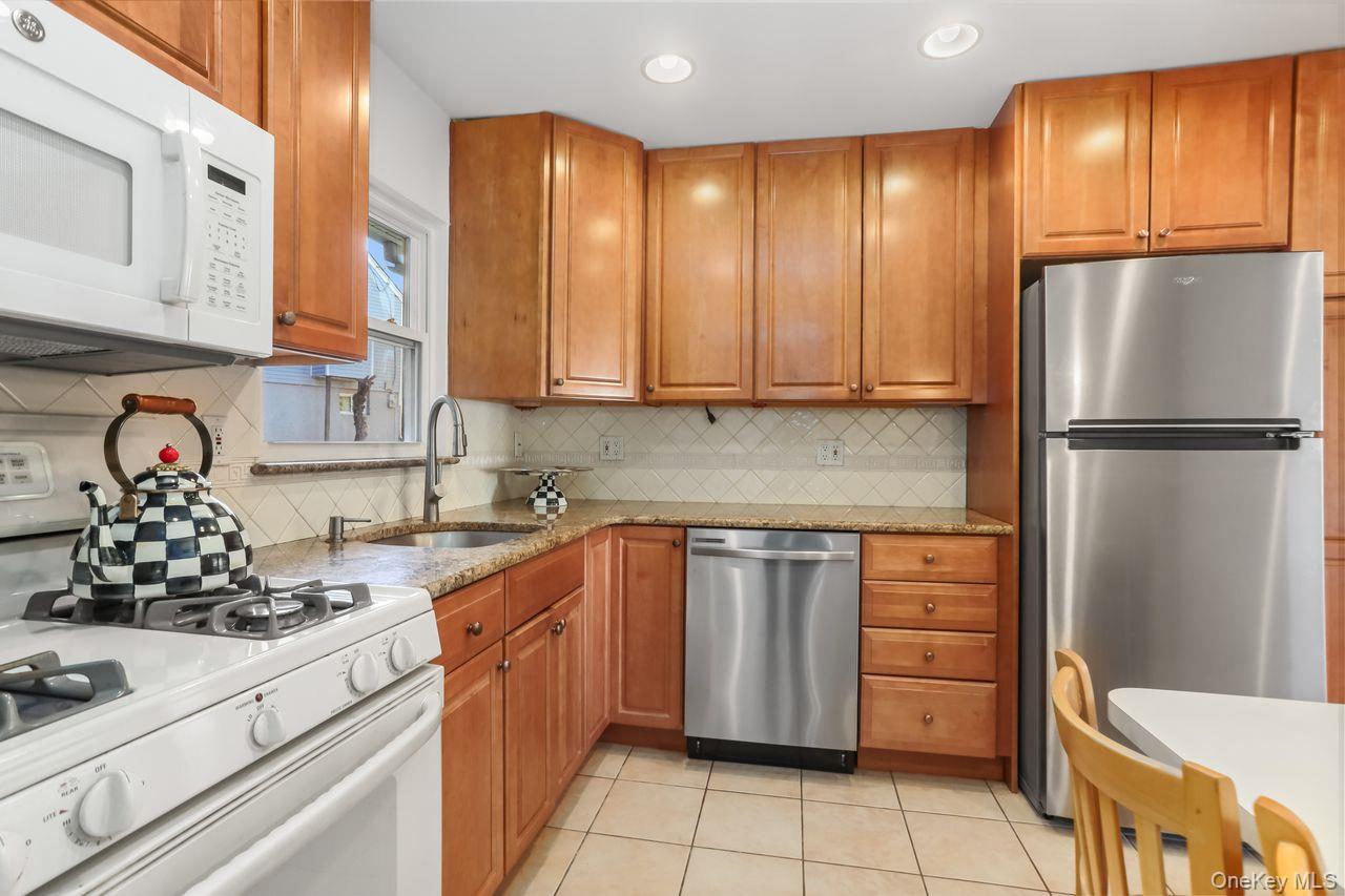 #11 photo, 270 Pembrook Drive, Yonkers , NY 10710