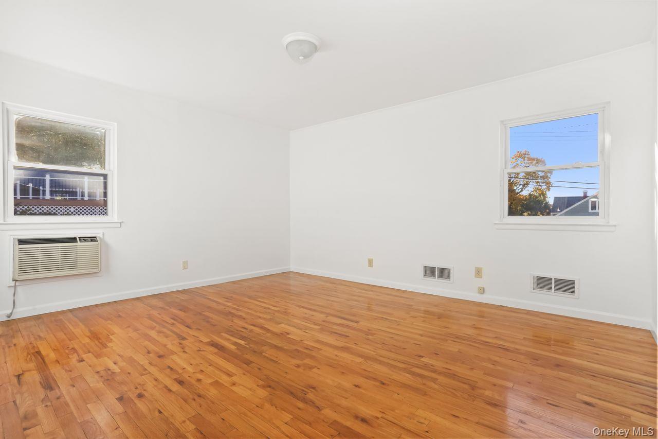 #14 photo, 270 Pembrook Drive, Yonkers , NY 10710