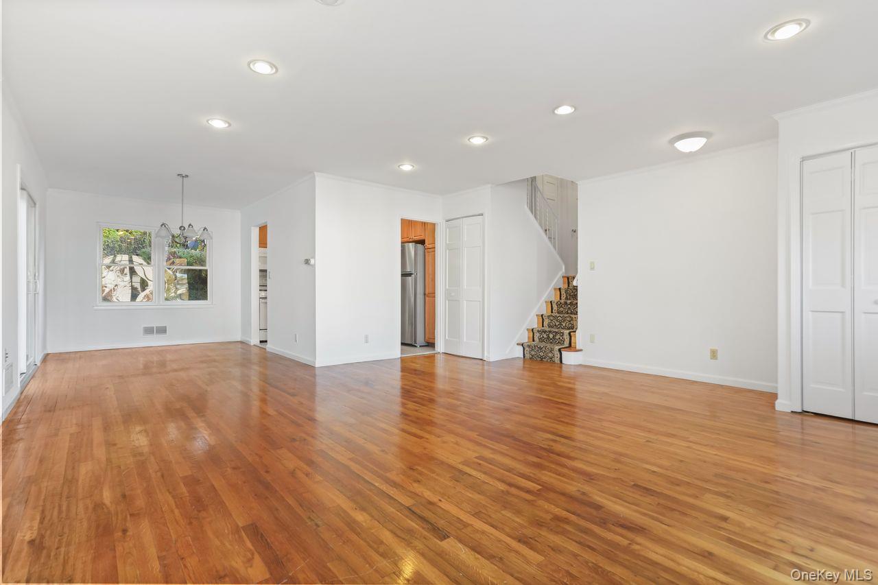 #7 photo, 270 Pembrook Drive, Yonkers , NY 10710