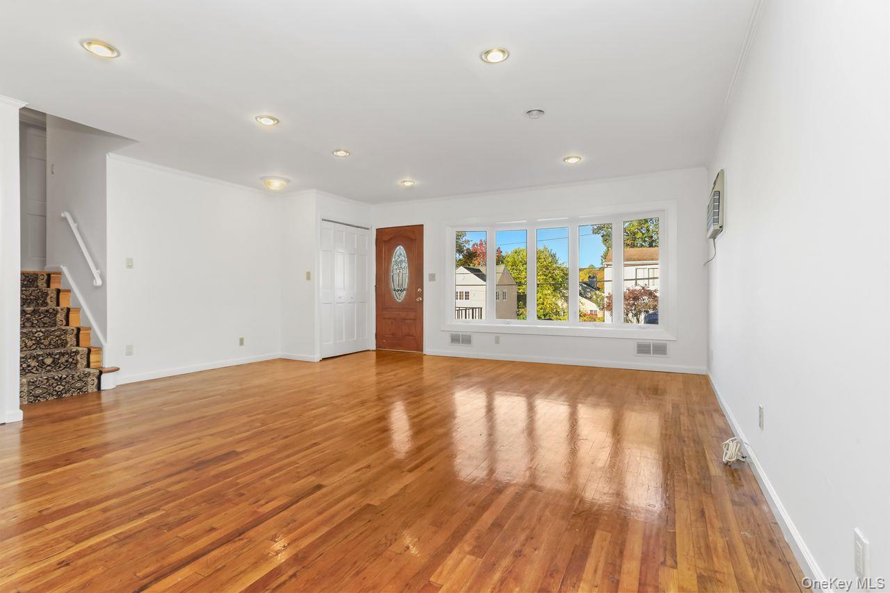 #8 photo, 270 Pembrook Drive, Yonkers , NY 10710