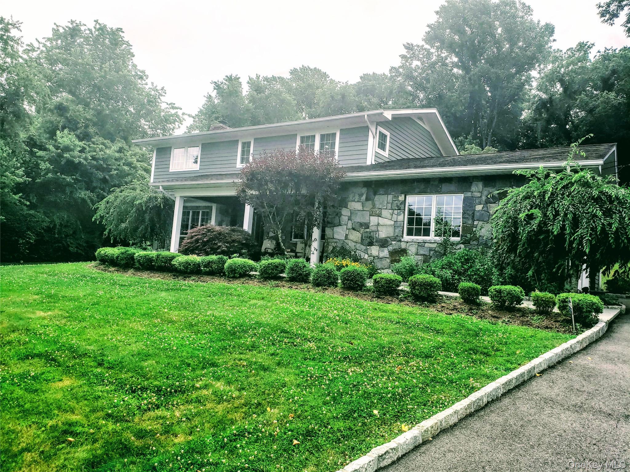 #2 photo, 10 Foxwood Lane, Thornwood , NY 10594