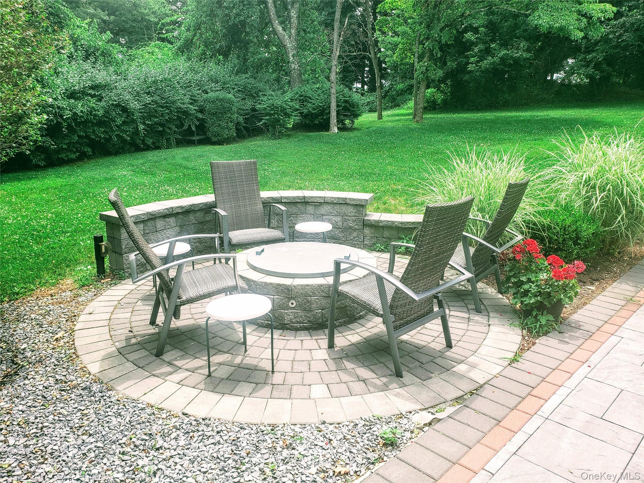 #3 photo, 10 Foxwood Lane, Thornwood , NY 10594