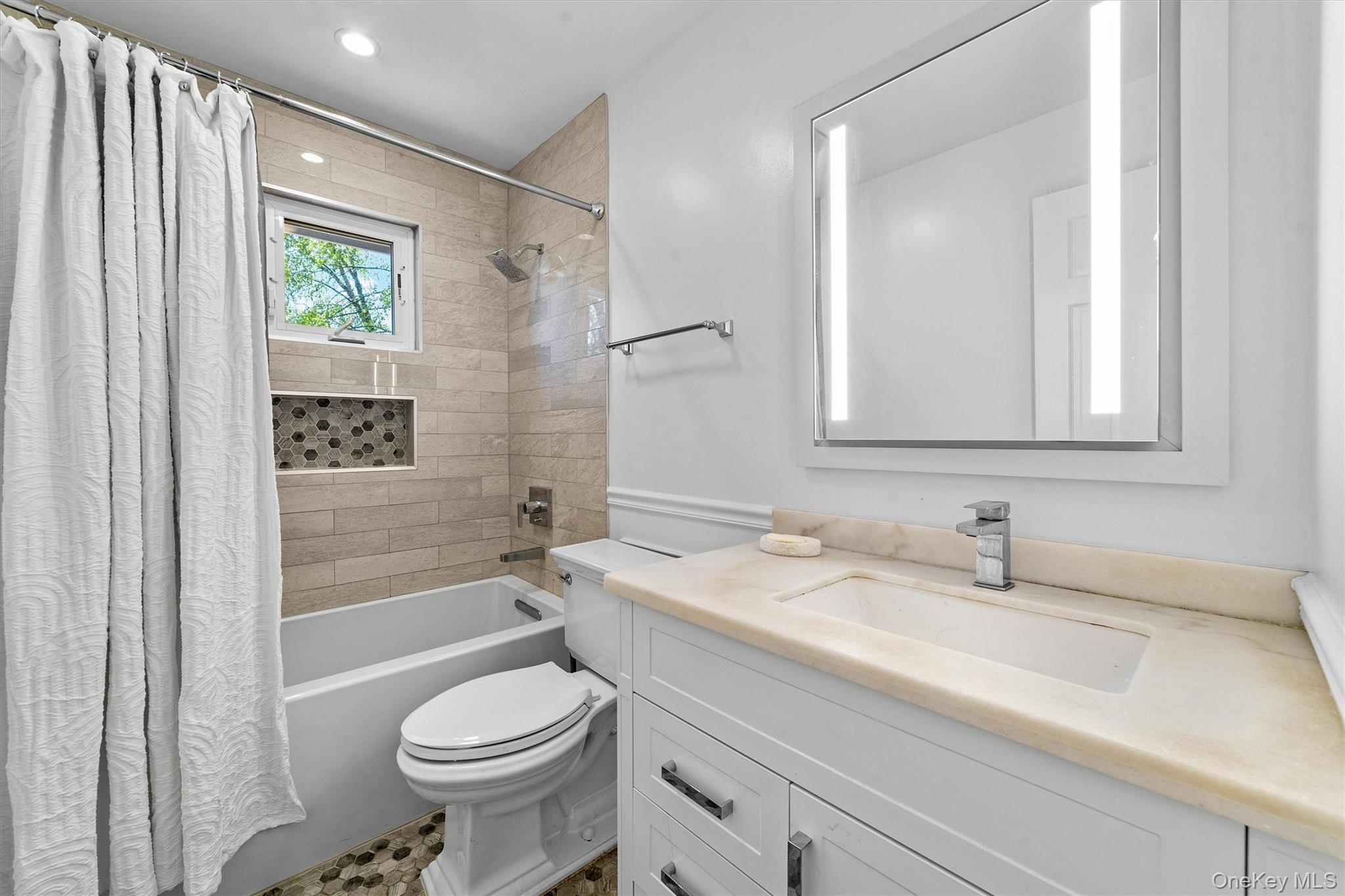 #16 photo, 14 Skywood Court, Yonkers , NY 10710