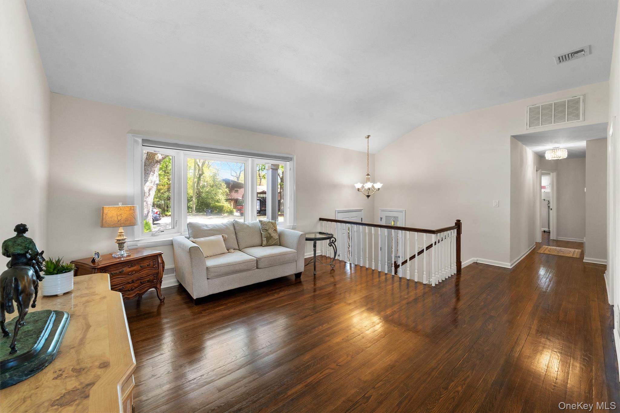 #5 photo, 14 Skywood Court, Yonkers , NY 10710