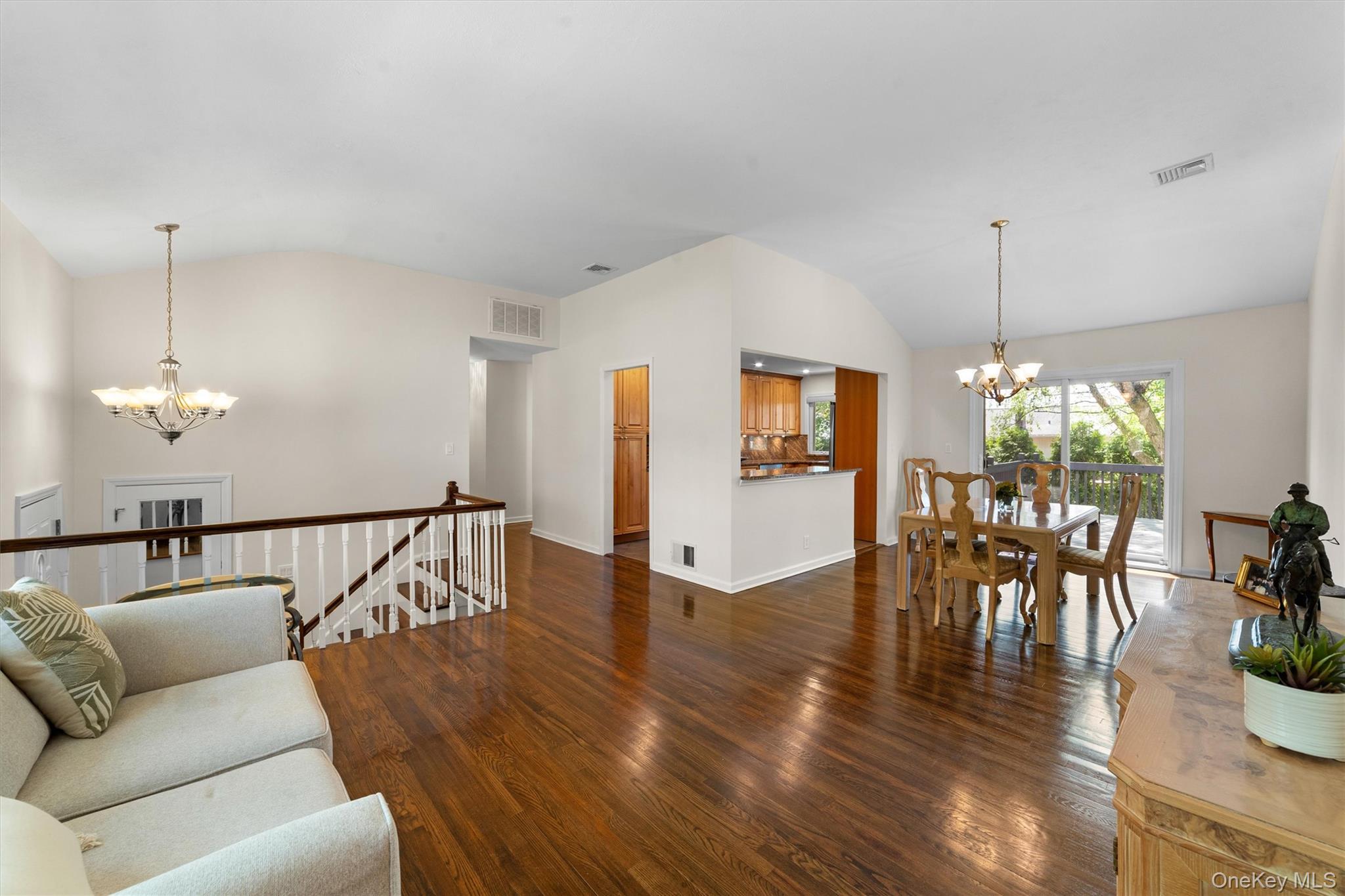 #6 photo, 14 Skywood Court, Yonkers , NY 10710