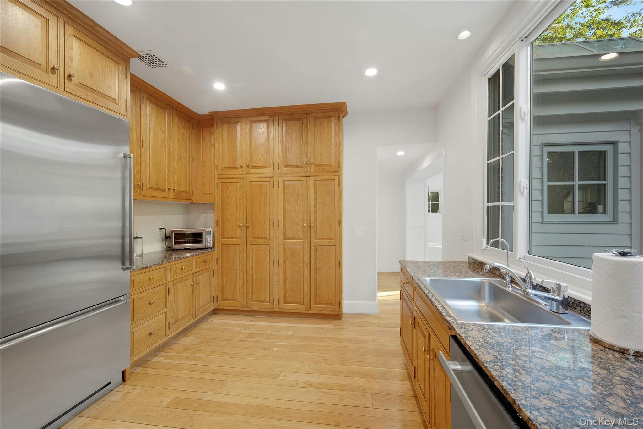 #12 photo, 19 Huguenot Drive, Larchmont , NY 10538