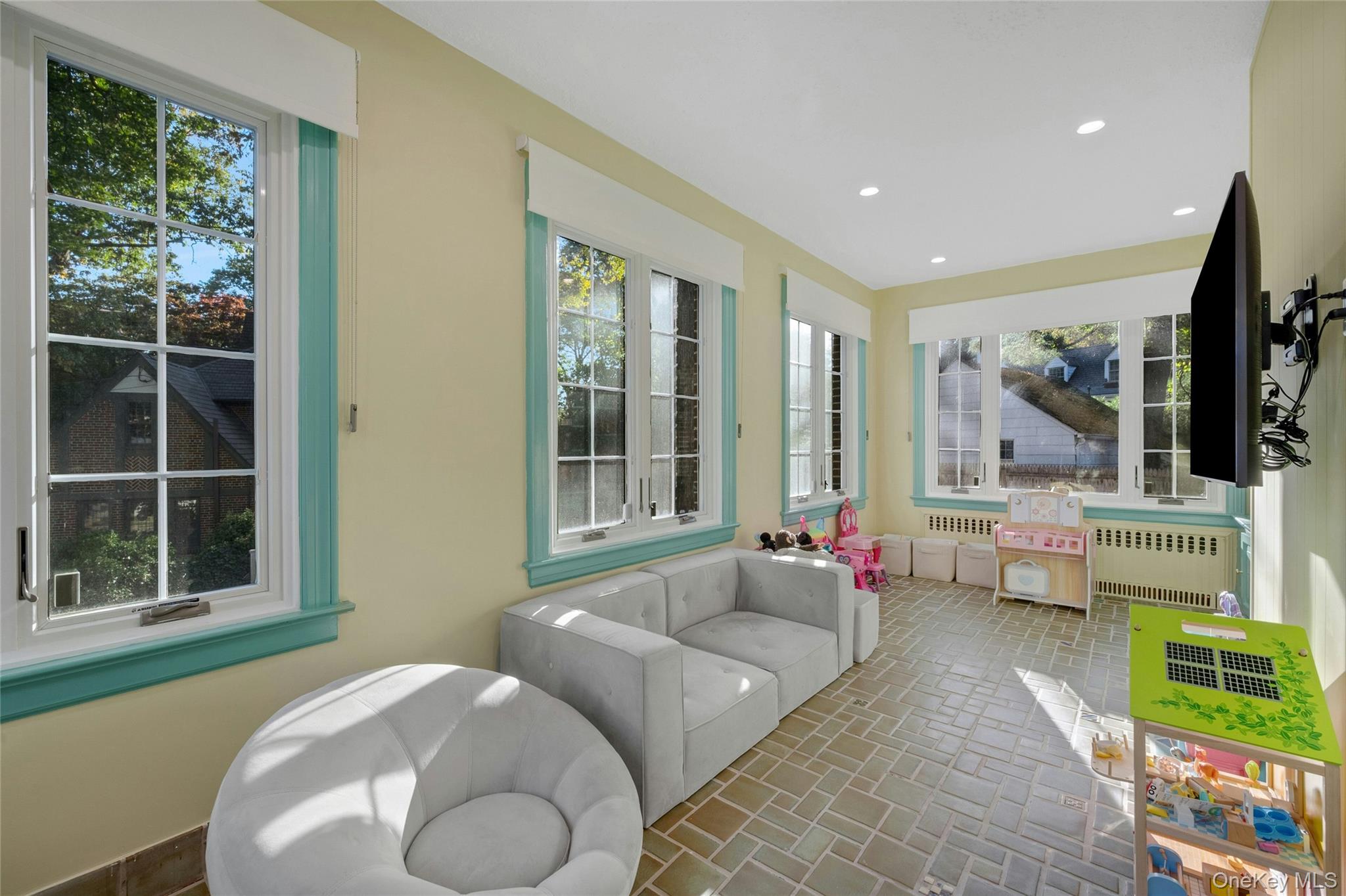 #18 photo, 19 Huguenot Drive, Larchmont , NY 10538