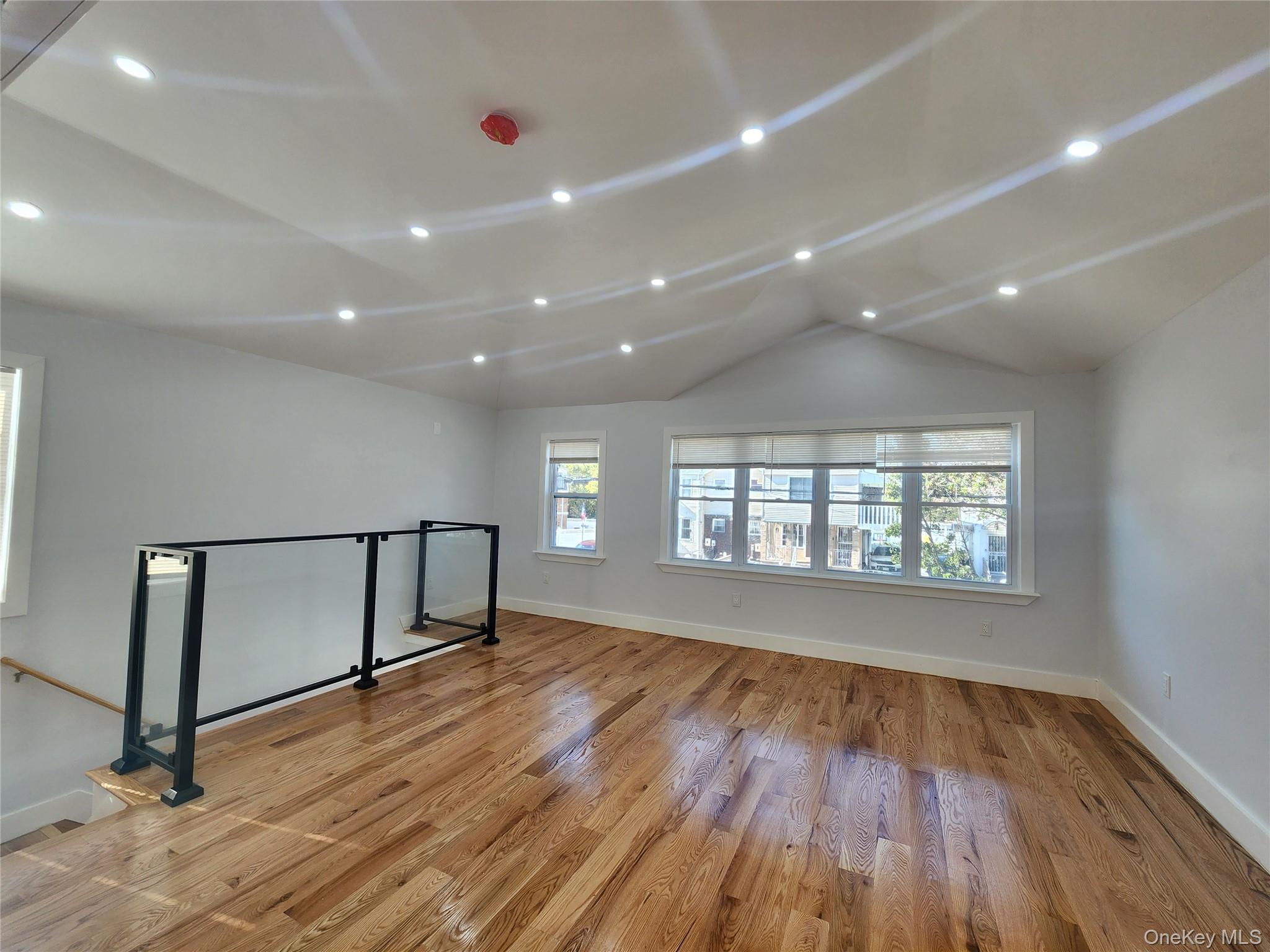 #14 photo, 330 Taylor Avenue, ブロンクス区 Bronx , NY 10473