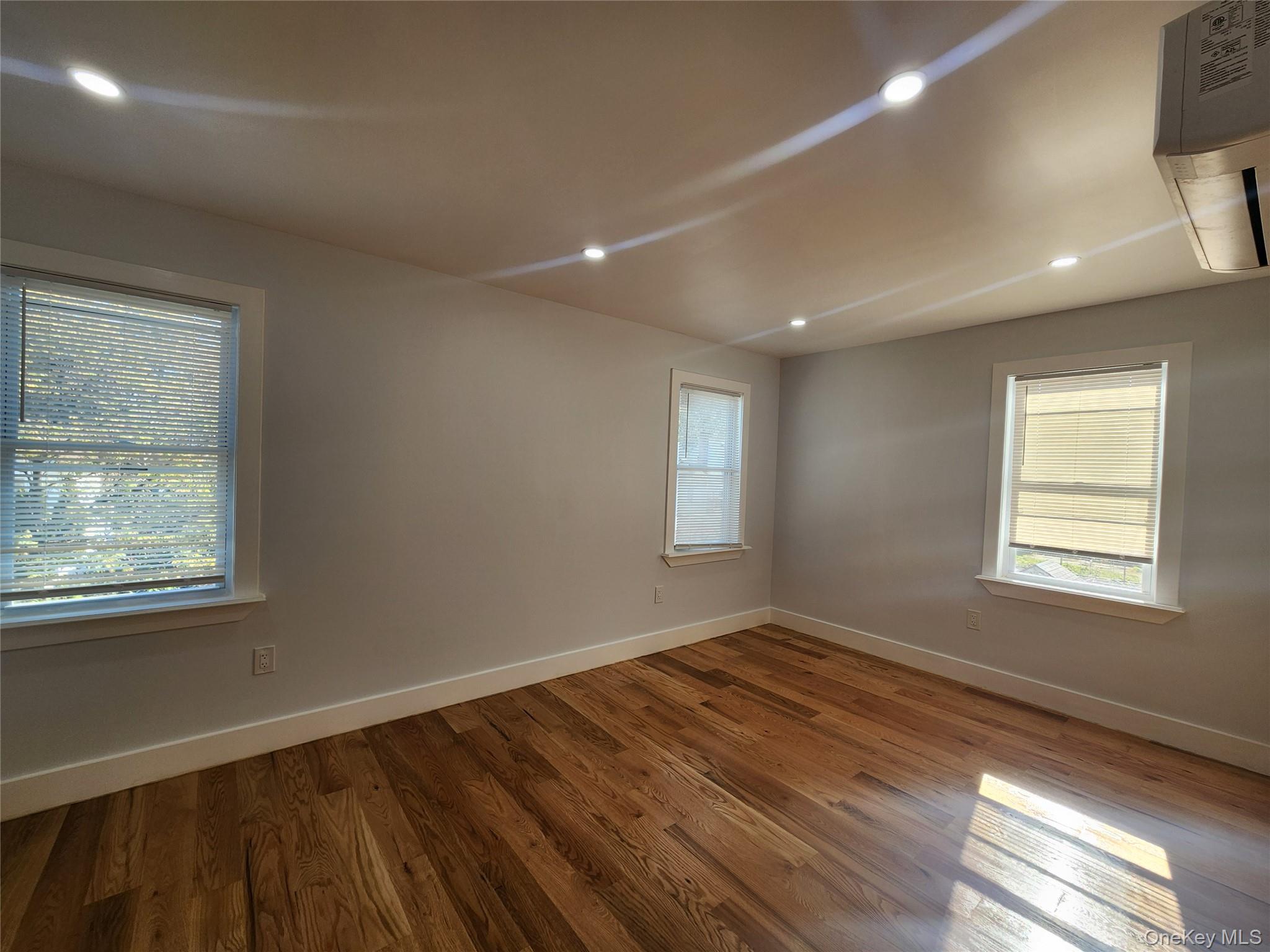 #18 photo, 330 Taylor Avenue, ブロンクス区 Bronx , NY 10473