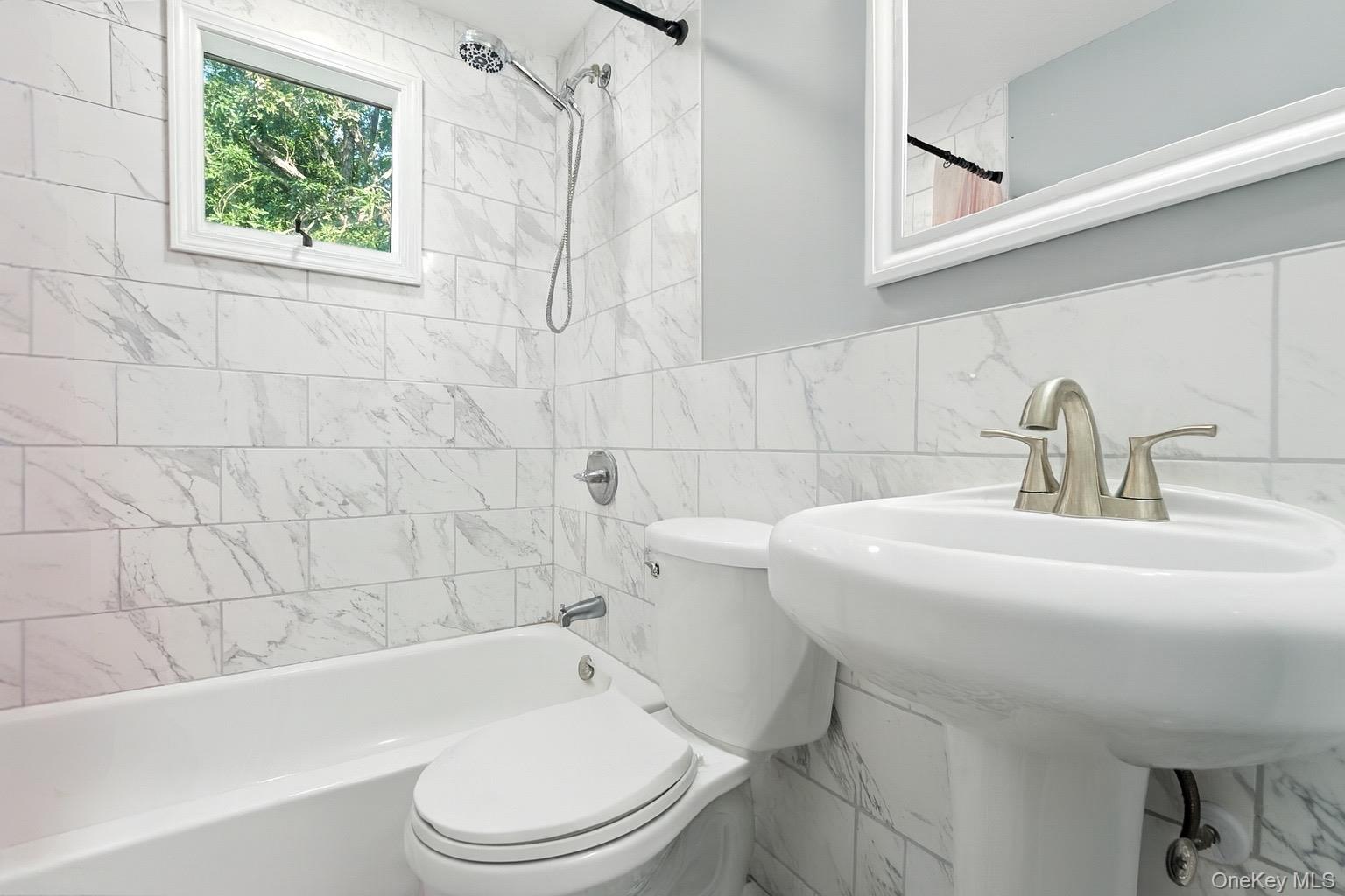 #11 photo, 111 Sherbrooke Road, サフォーク郡 West Babylon , NY 11704