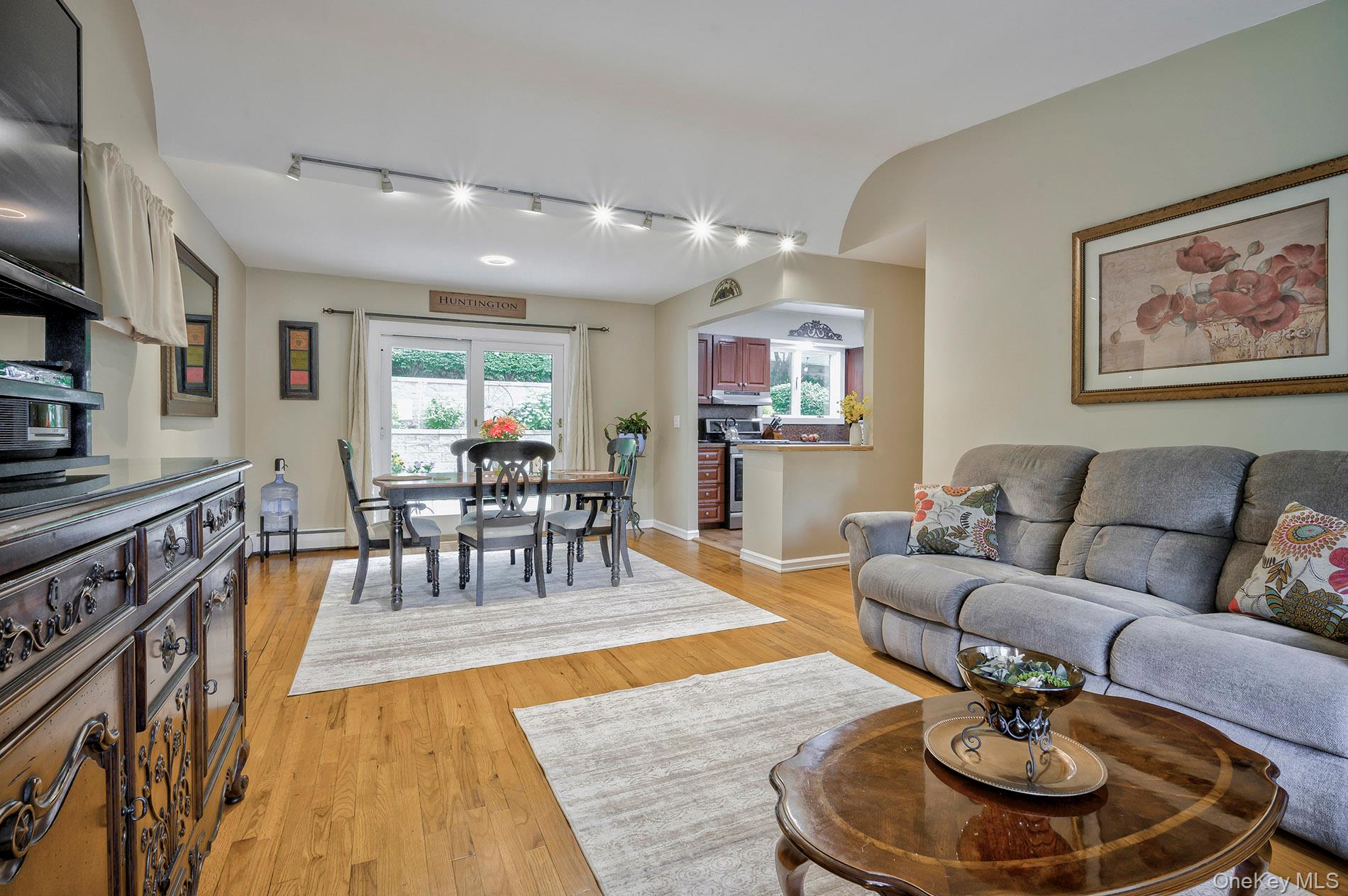 #12 photo, 94 Iceland Drive, サフォーク郡 South Huntington , NY 11746