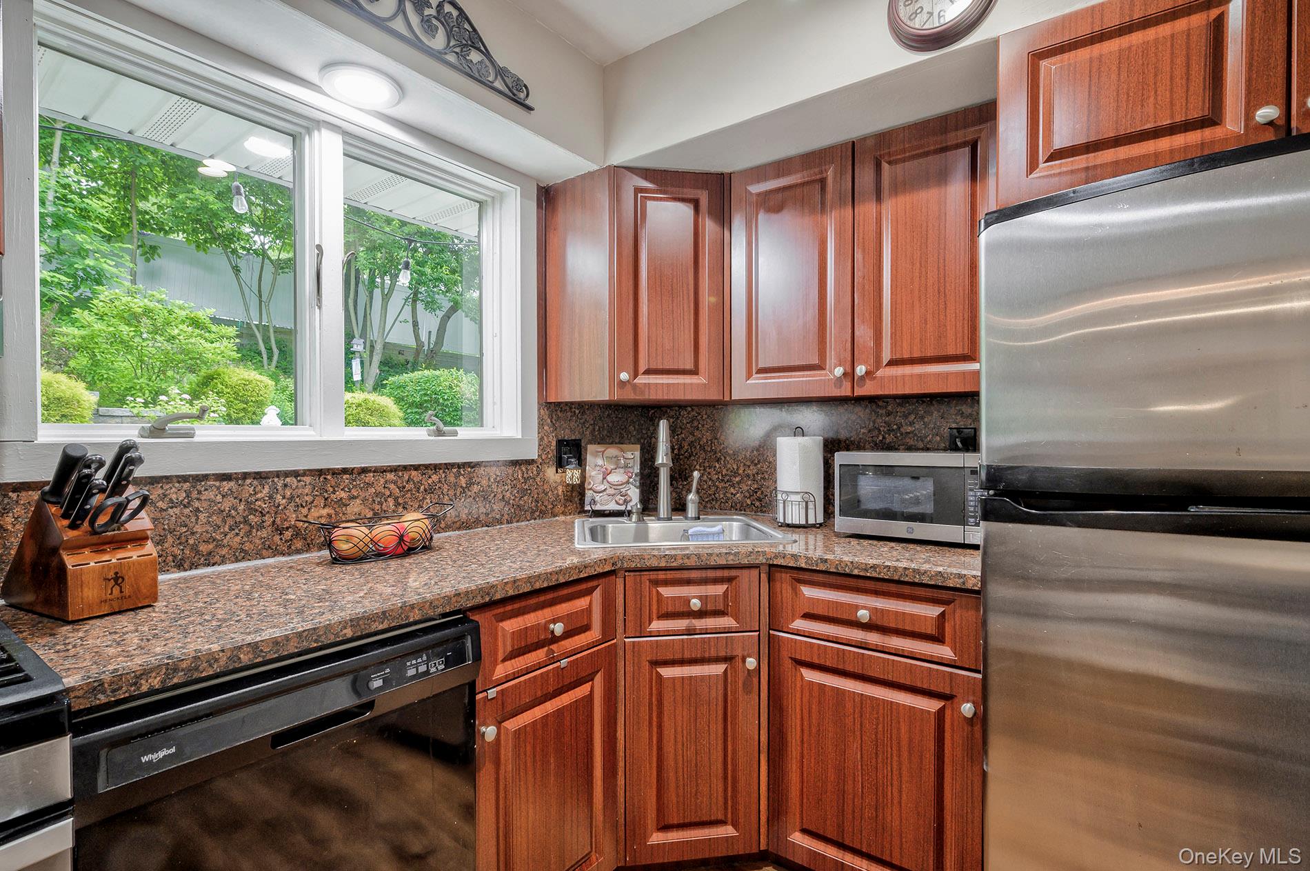 #16 photo, 94 Iceland Drive, サフォーク郡 South Huntington , NY 11746