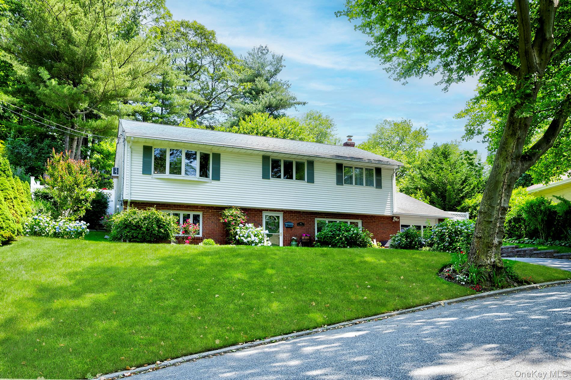 #2 photo, 94 Iceland Drive, サフォーク郡 South Huntington , NY 11746