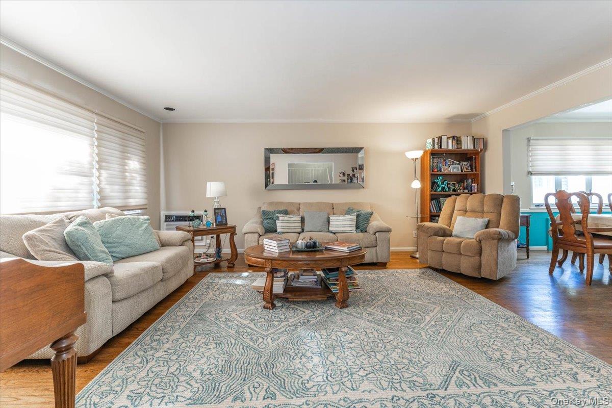 #3 photo, 850 Ibsen Street, ナッソー郡 Woodmere , NY 11598