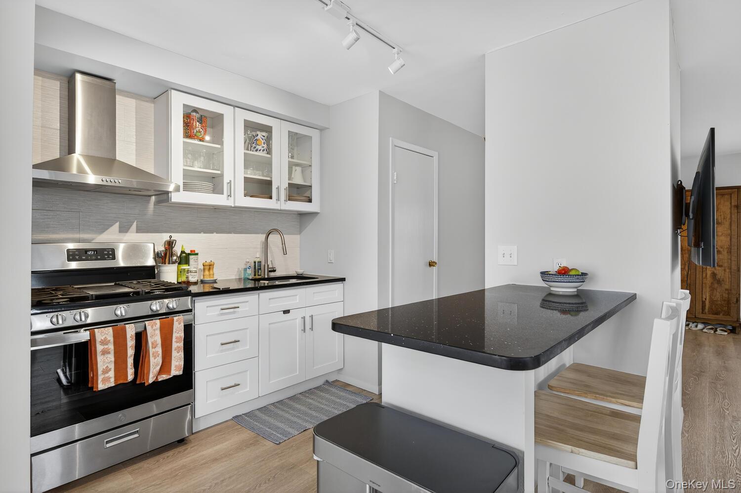 #10 photo, 22 Eighth Street, Bayville , NY 11709