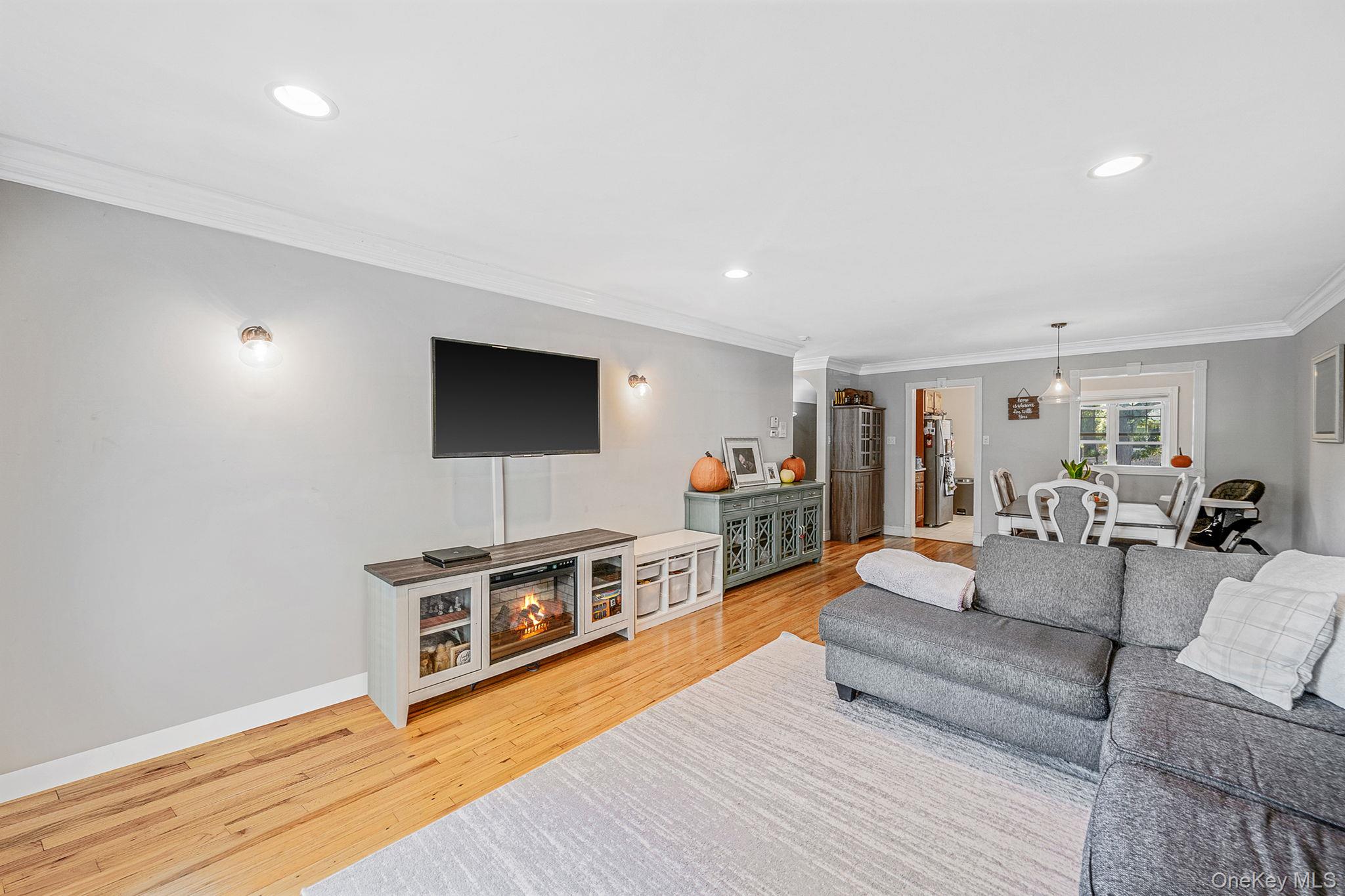 #5 photo, 14 Glen Hollow Drive, サフォーク郡 Holtsville , NY 11742