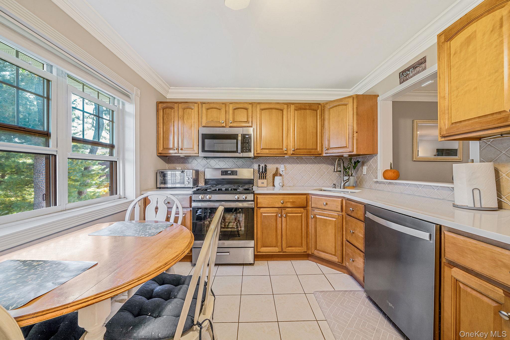 #9 photo, 14 Glen Hollow Drive, サフォーク郡 Holtsville , NY 11742