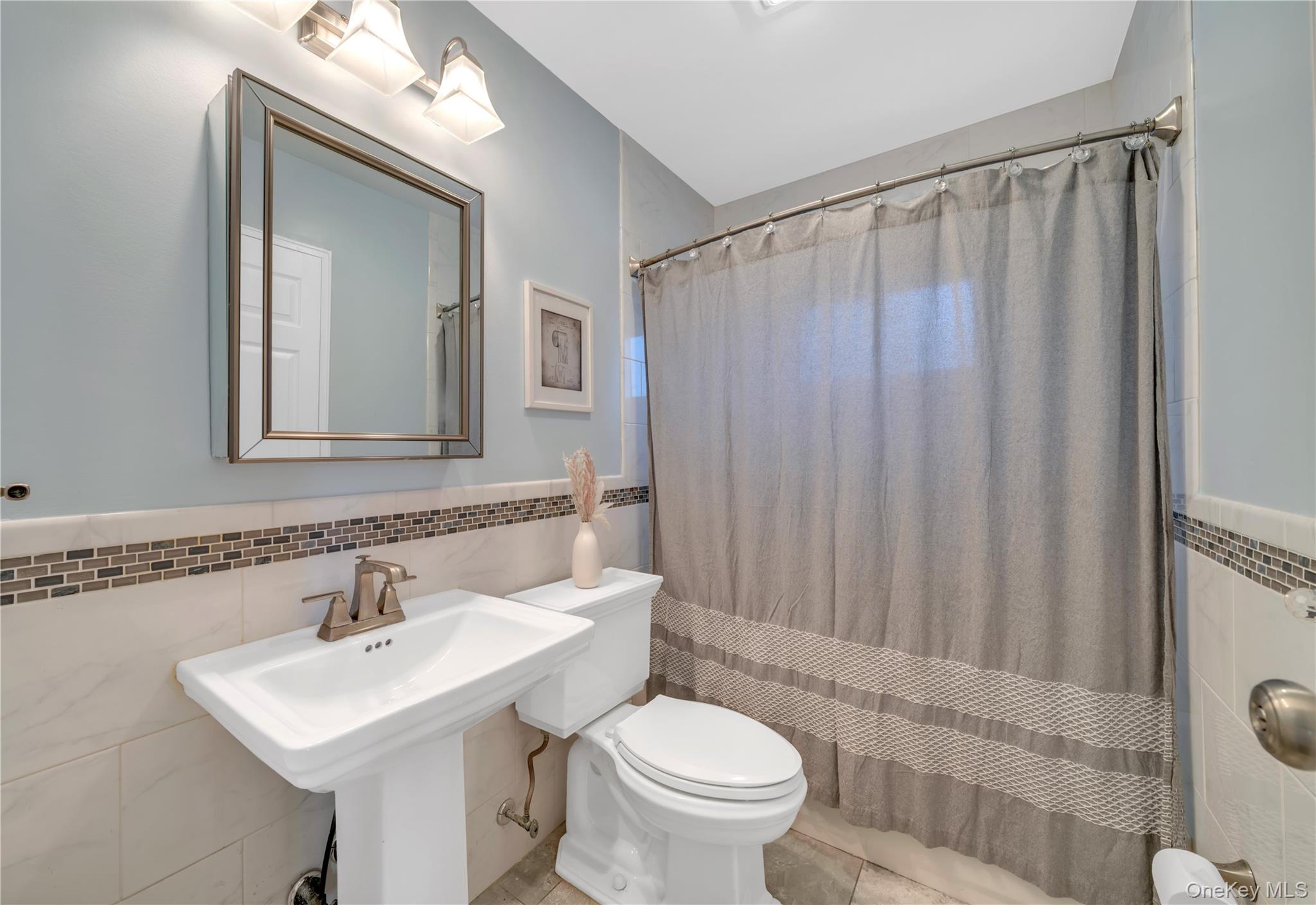 #9 photo, 102 Lafayette Street, サフォーク郡 Copiague , NY 11726