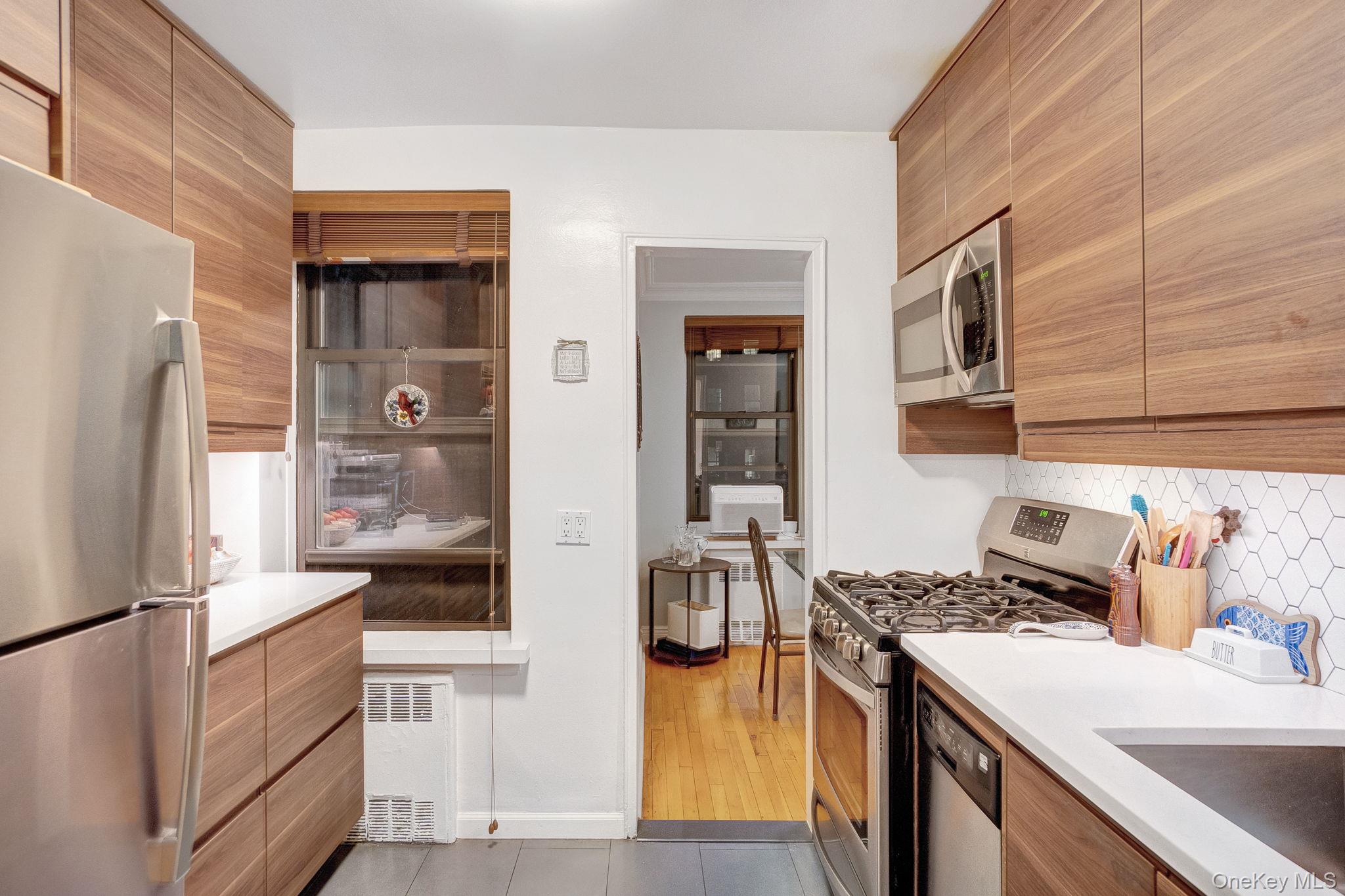 #5 photo, 105-30 66th Avenue, Forest Hills , NY 11375