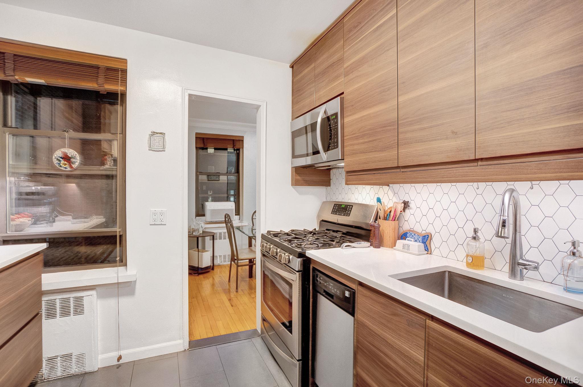 #6 photo, 105-30 66th Avenue, Forest Hills , NY 11375