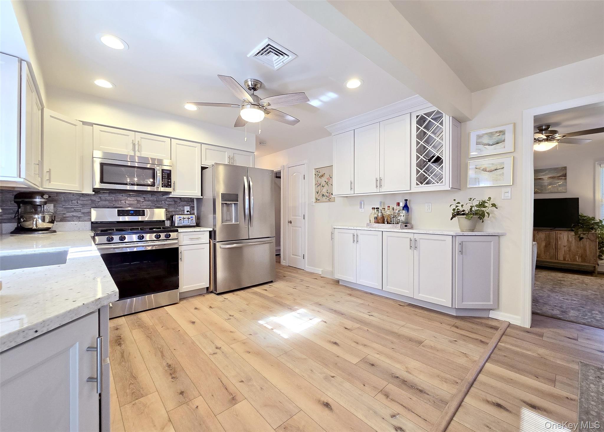 #5 photo, 114 Wedgewood Drive, サフォーク郡 Coram , NY 11727