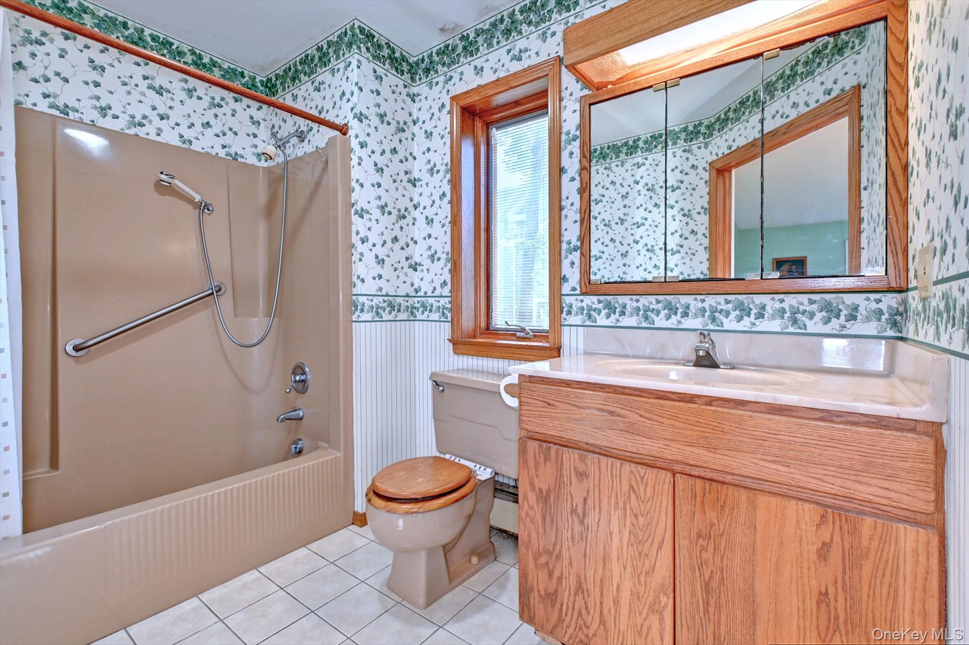 #14 photo, 214 Foster Avenue, サフォーク郡 Sayville , NY 11782