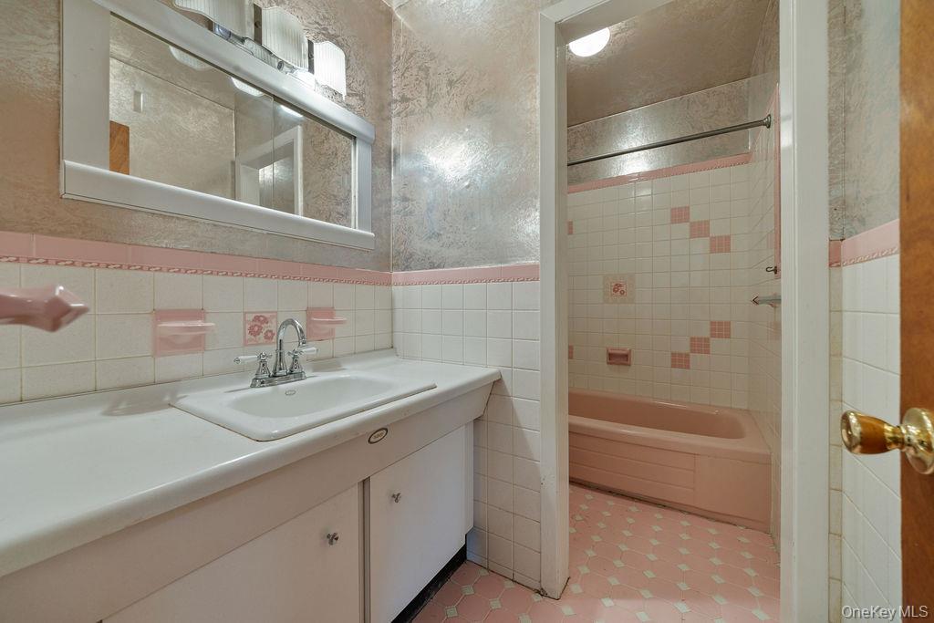 #20 photo, 5 Steinway Court, Suffern , NY 10901